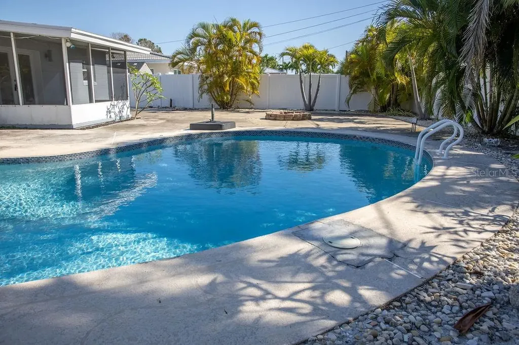 10126 E 4th Street E Treasure Island FL 33706