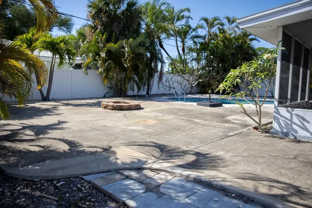 10126 E 4th Street E Treasure Island FL 33706