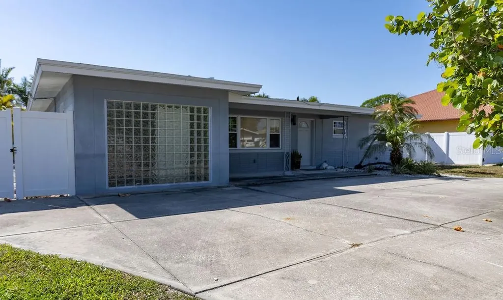 10126 E 4th Street E Treasure Island FL 33706
