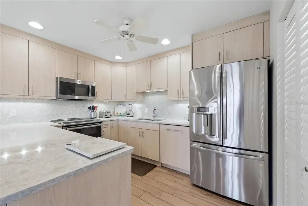 2729 N Beach Road Englewood FL 34223
