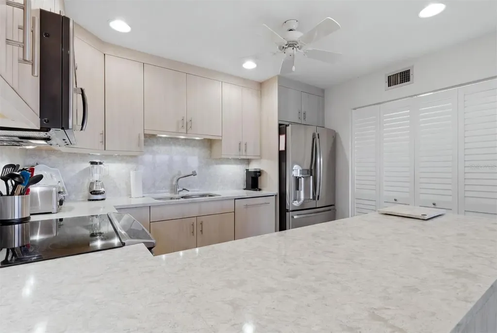 2729 N Beach Road Englewood FL 34223