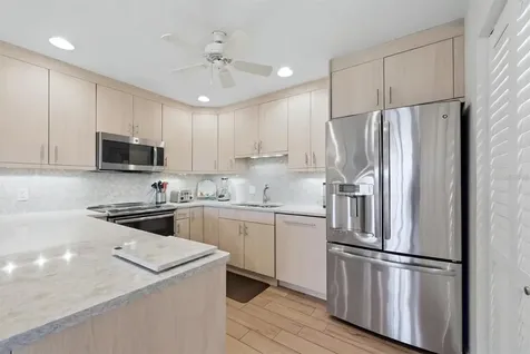 2729 N Beach Road Englewood FL 34223