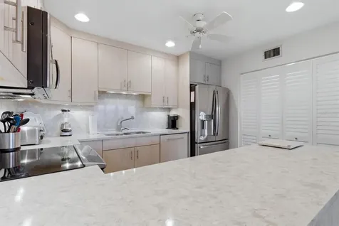 2729 N Beach Road Englewood FL 34223