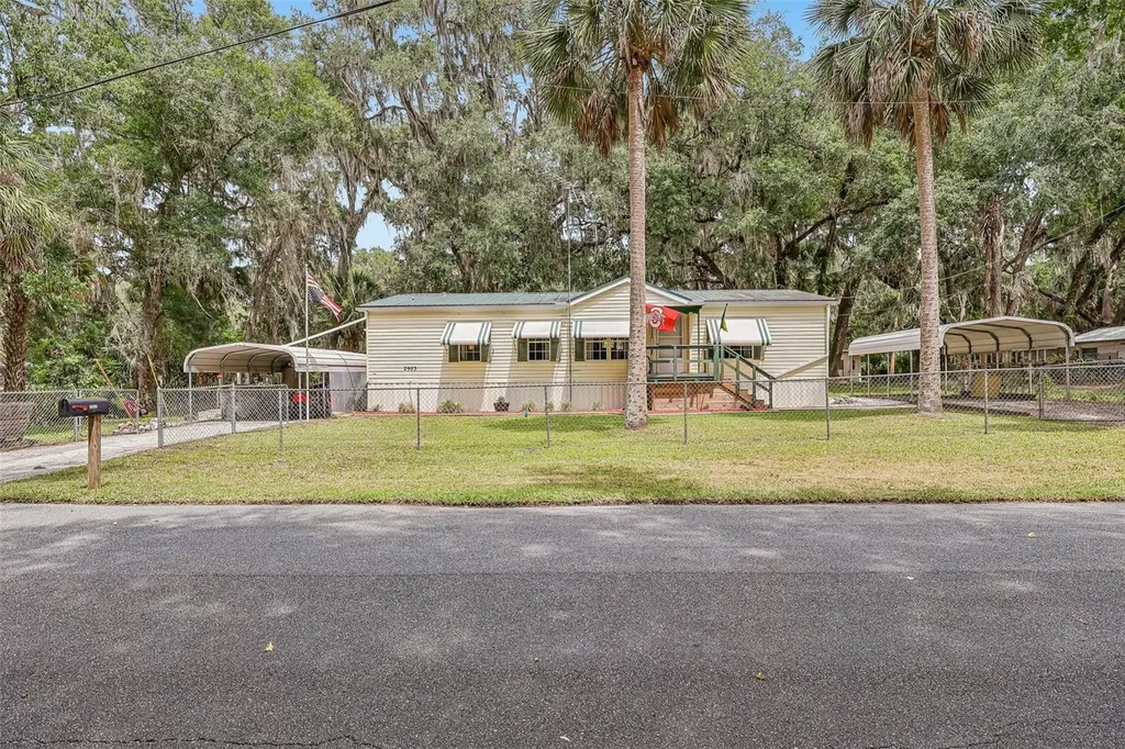 2903 Cr 426e Lake Panasoffkee FL 33538
