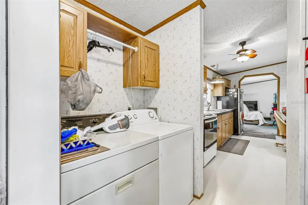 2903 Cr 426e Lake Panasoffkee FL 33538