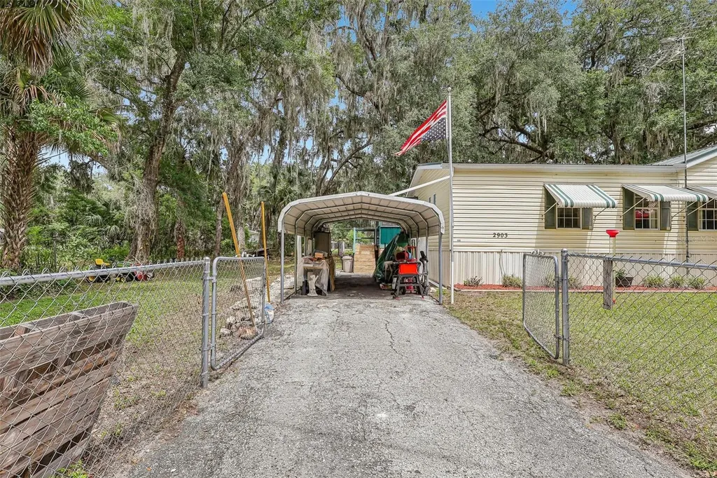 2903 Cr 426e Lake Panasoffkee FL 33538