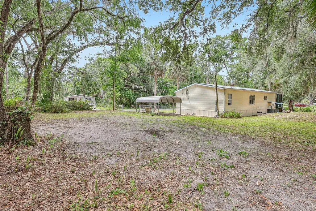 2903 Cr 426e Lake Panasoffkee FL 33538