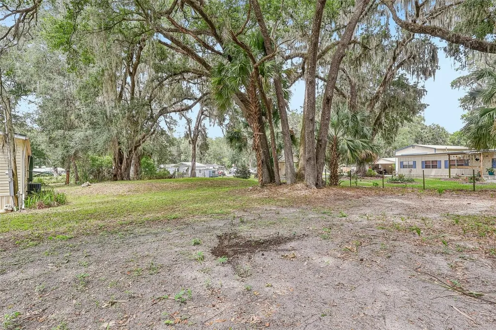 2903 Cr 426e Lake Panasoffkee FL 33538