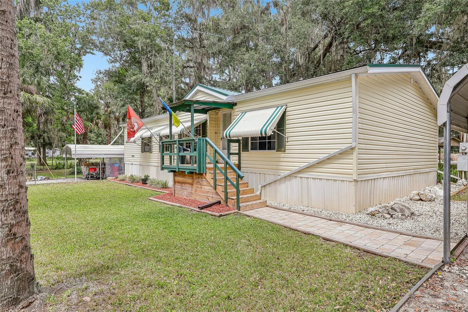 2903 Cr 426e Lake Panasoffkee FL 33538