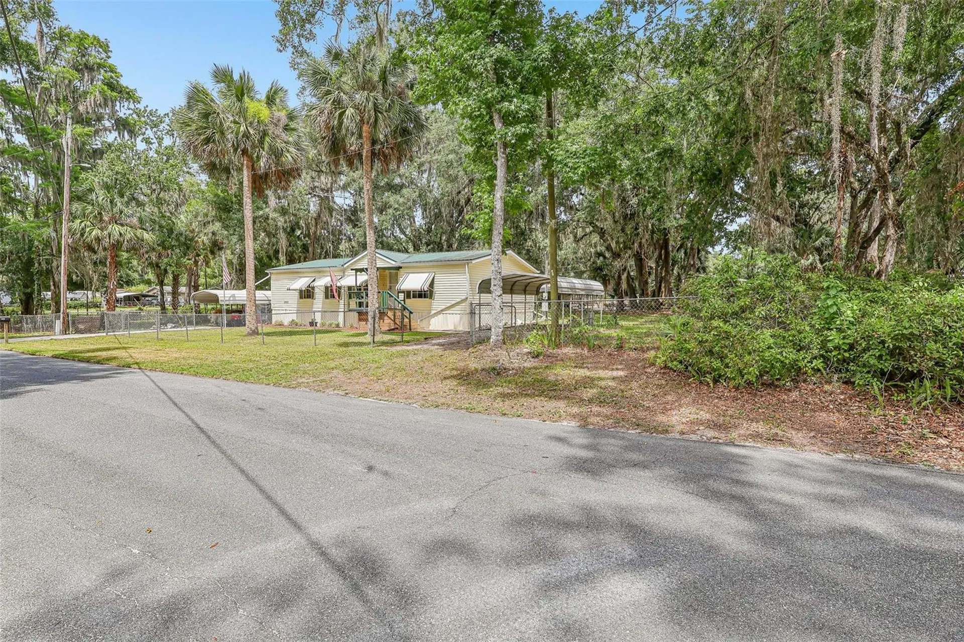 2903 Cr 426e Lake Panasoffkee FL 33538