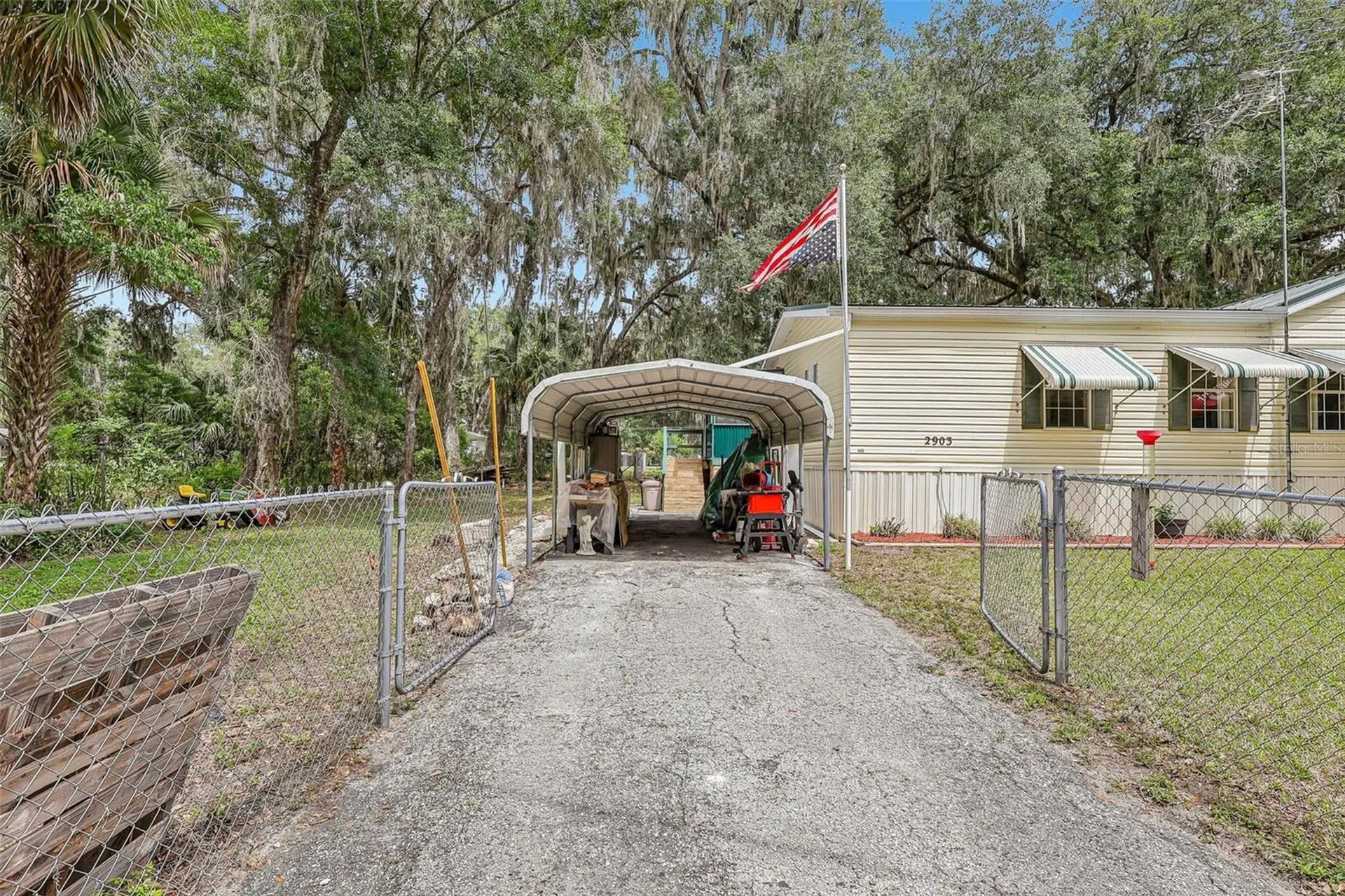 2903 Cr 426e Lake Panasoffkee FL 33538