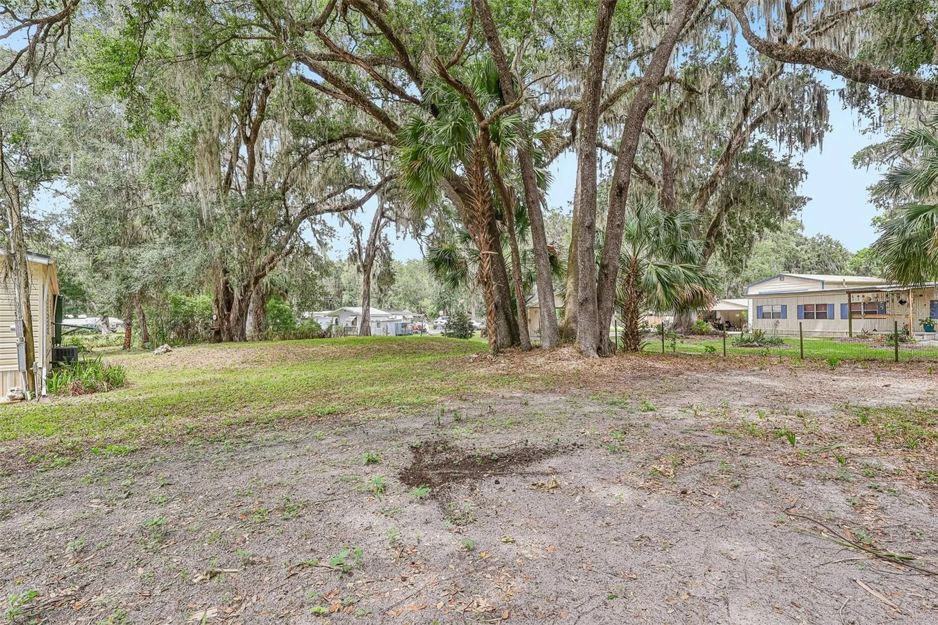 2903 Cr 426e Lake Panasoffkee FL 33538