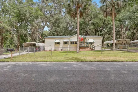 2903 Cr 426e Lake Panasoffkee FL 33538