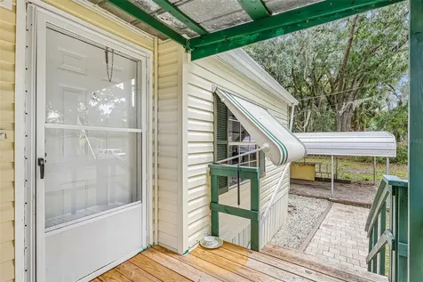 2903 Cr 426e Lake Panasoffkee FL 33538