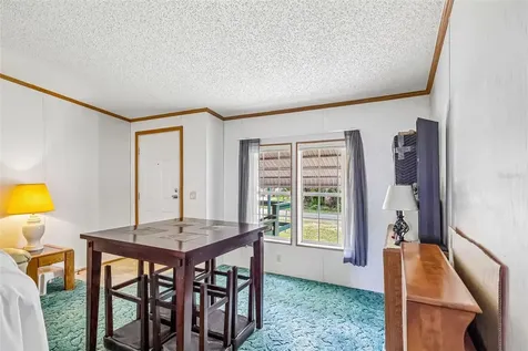 2903 Cr 426e Lake Panasoffkee FL 33538