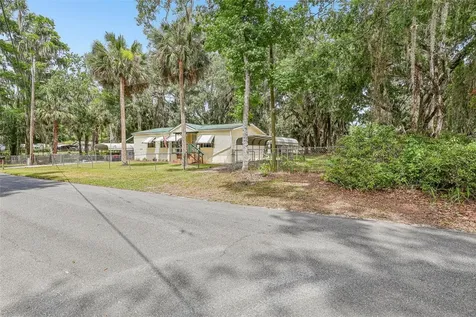 2903 Cr 426e Lake Panasoffkee FL 33538