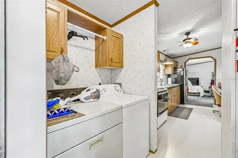 2903 Cr 426e Lake Panasoffkee FL 33538