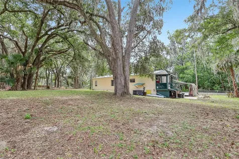 2903 Cr 426e Lake Panasoffkee FL 33538