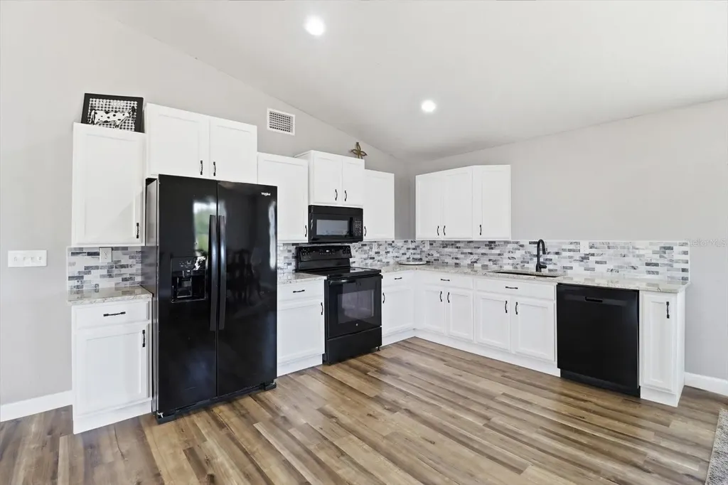 9560 N Parkwood Avenue Dunnellon FL 34433