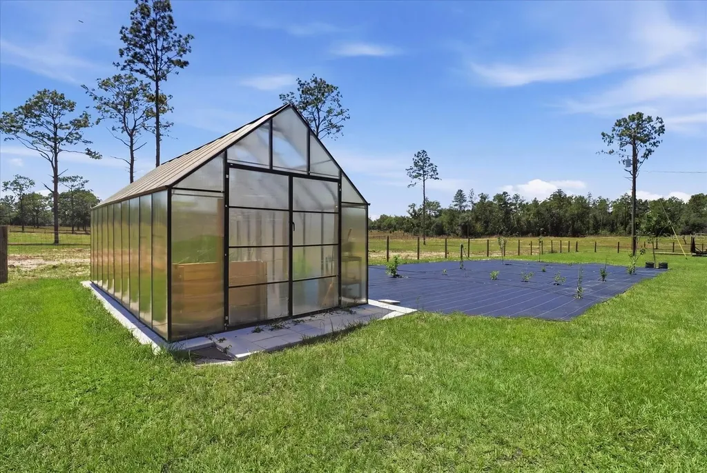9560 N Parkwood Avenue Dunnellon FL 34433