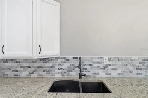 9560 N Parkwood Avenue Dunnellon FL 34433