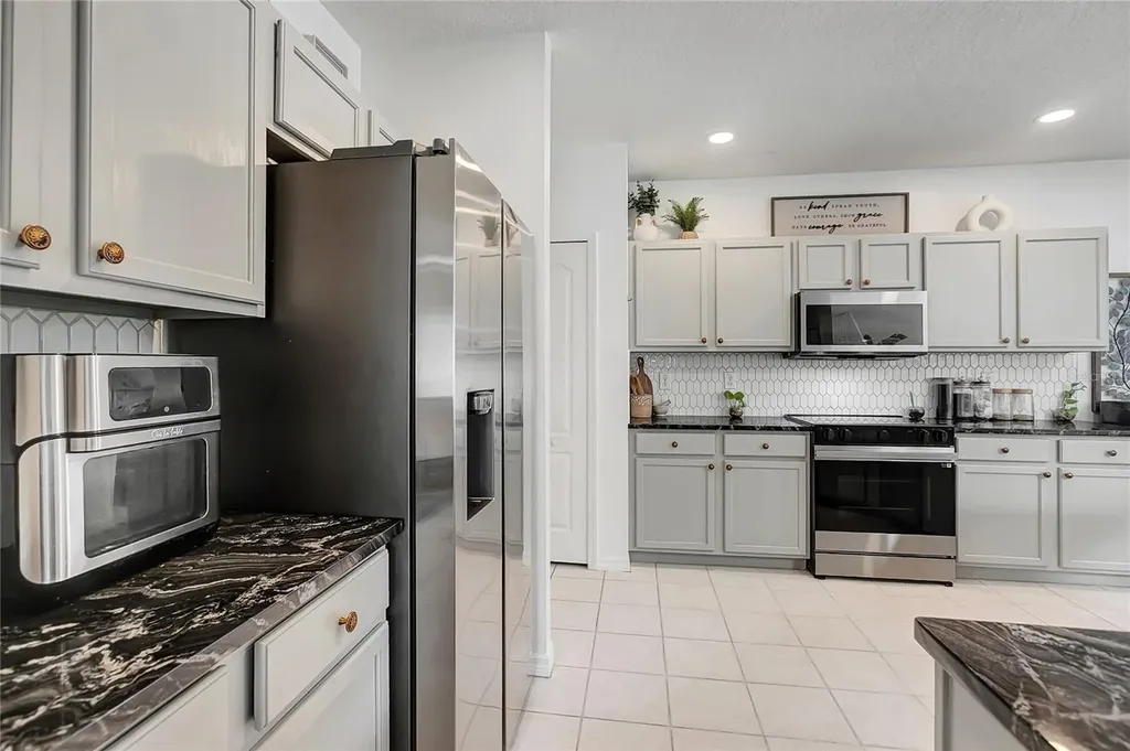 18147 Canal Pointe Street Tampa FL 33647