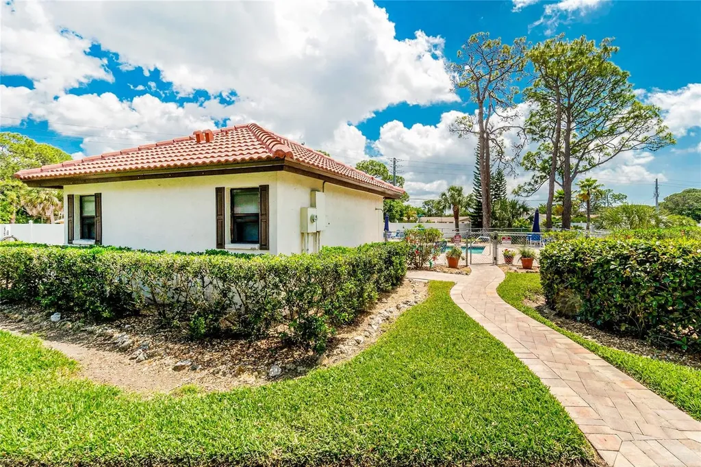 511 Pine Hollow Circle Englewood FL 34223
