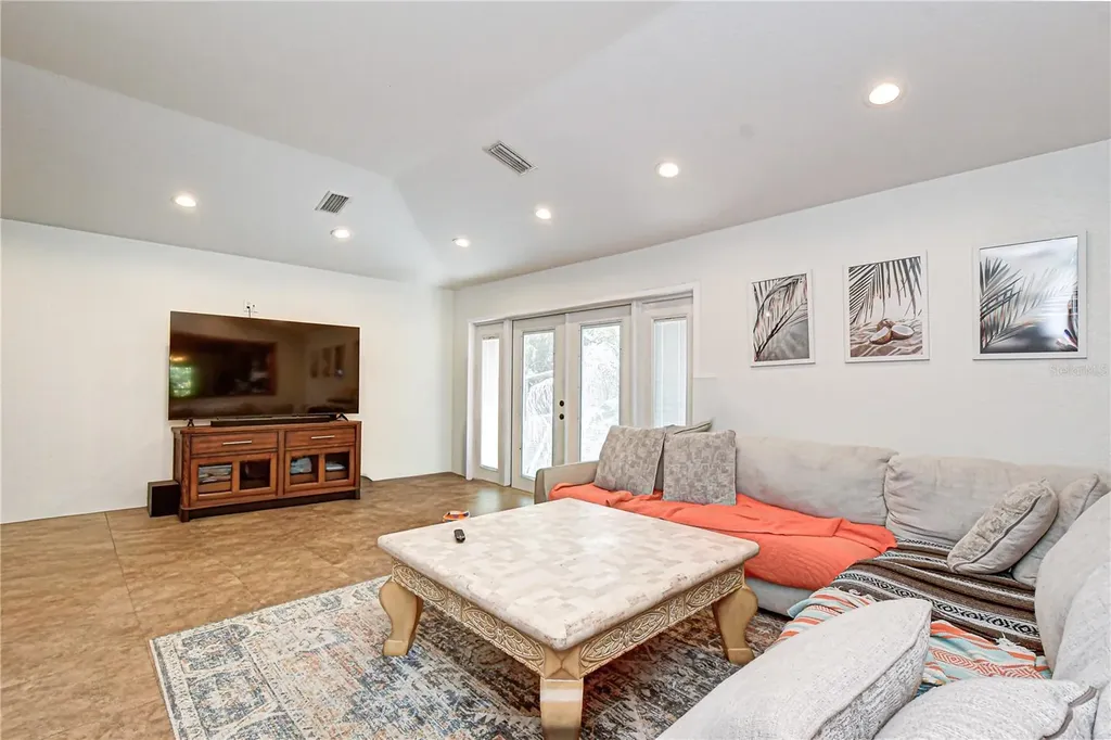 3437 59th Street N St Petersburg FL 33710