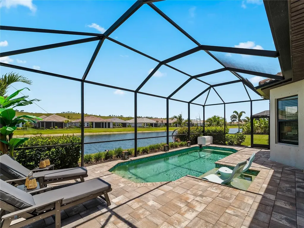 6249 Mesa Glen Bradenton FL 34203