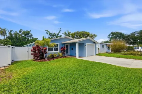 8015 28TH Avenue N St Petersburg FL 33710
