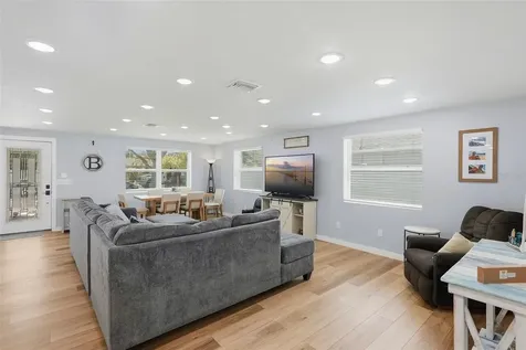 8015 28th Avenue N St Petersburg FL 33710