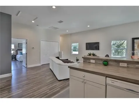 2204 Grant Street Tampa FL 33605