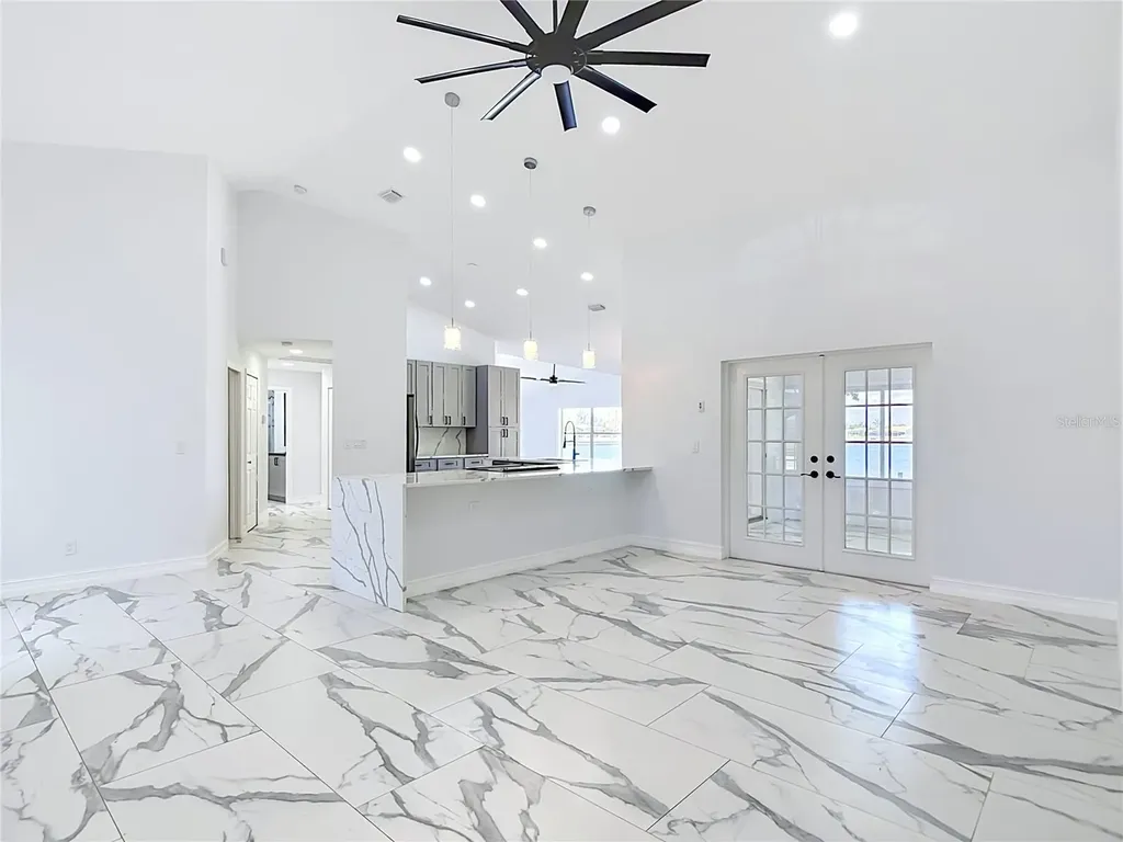 2503 Aviation Parkway Cape Coral FL 33904
