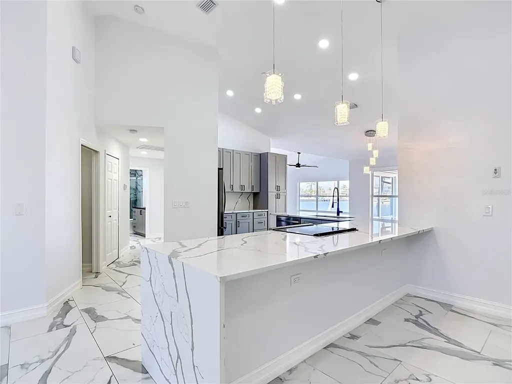 2503 Aviation Parkway Cape Coral FL 33904
