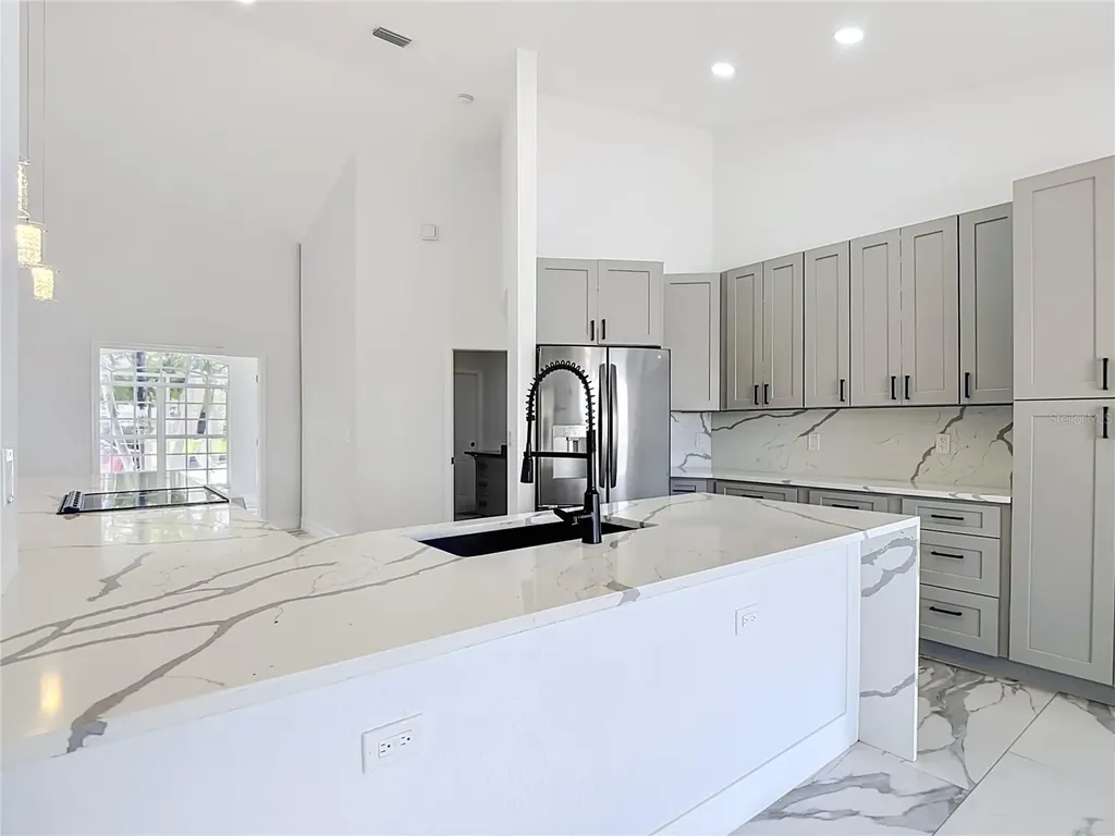 2503 Aviation Parkway Cape Coral FL 33904