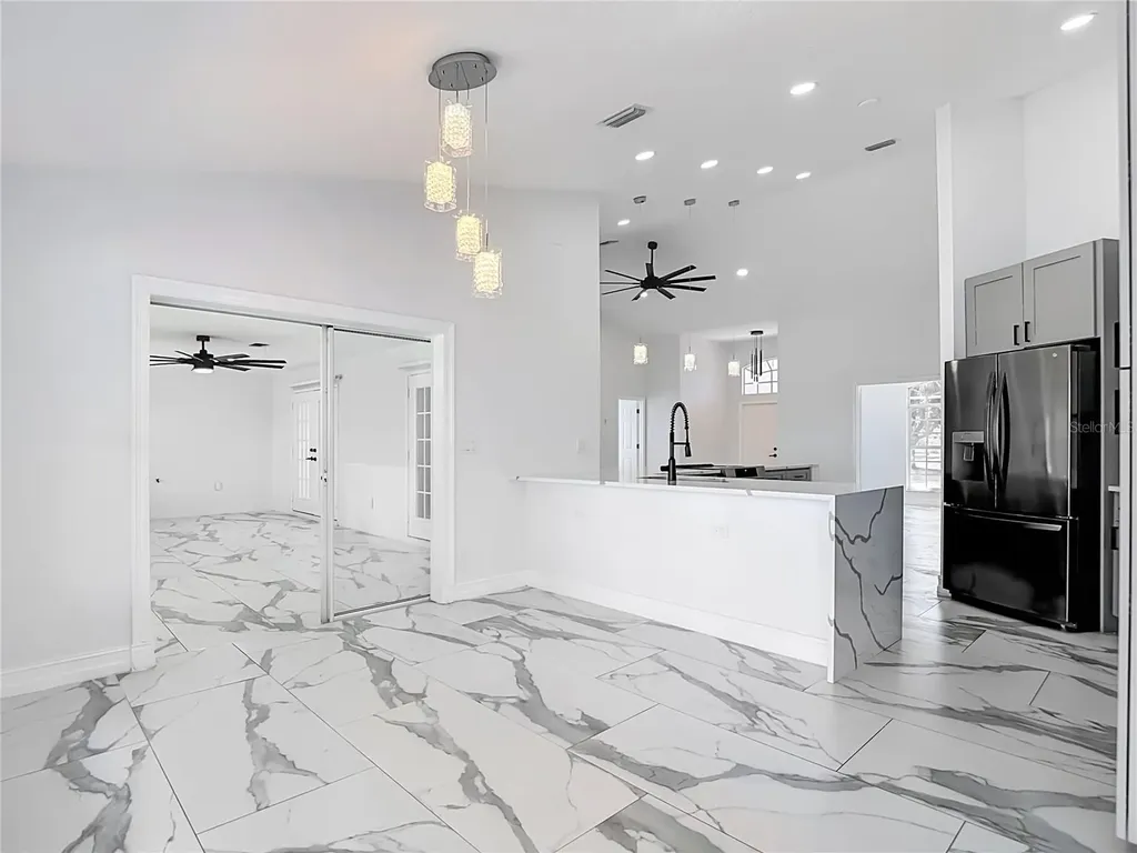 2503 Aviation Parkway Cape Coral FL 33904