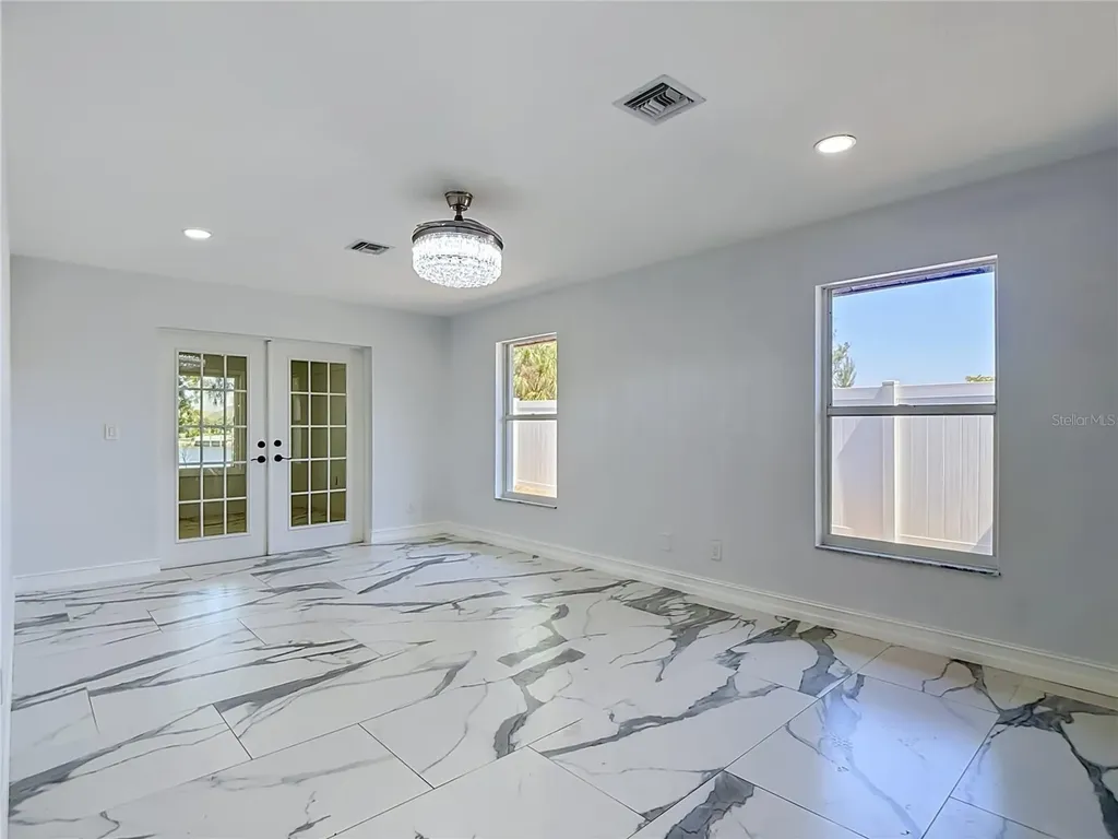 2503 Aviation Parkway Cape Coral FL 33904