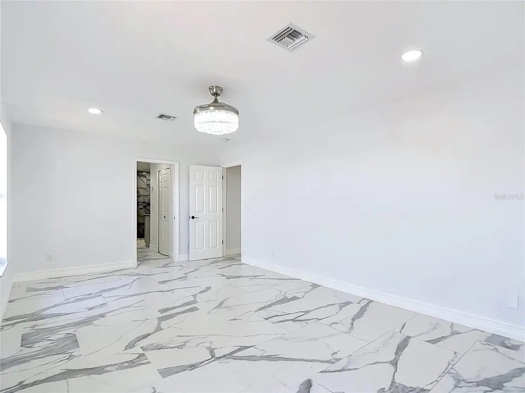 2503 Aviation Parkway Cape Coral FL 33904
