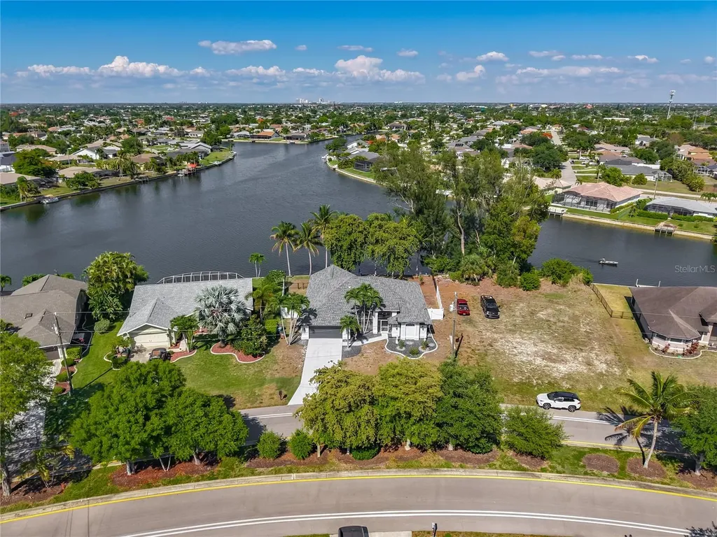 2503 Aviation Parkway Cape Coral FL 33904