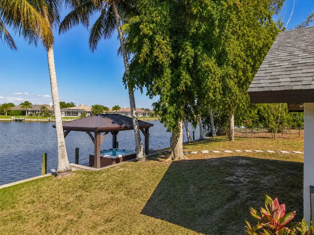 2503 Aviation Parkway Cape Coral FL 33904