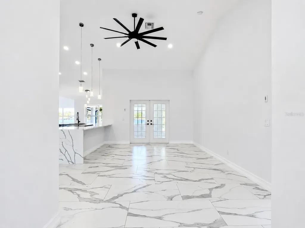 2503 Aviation Parkway Cape Coral FL 33904