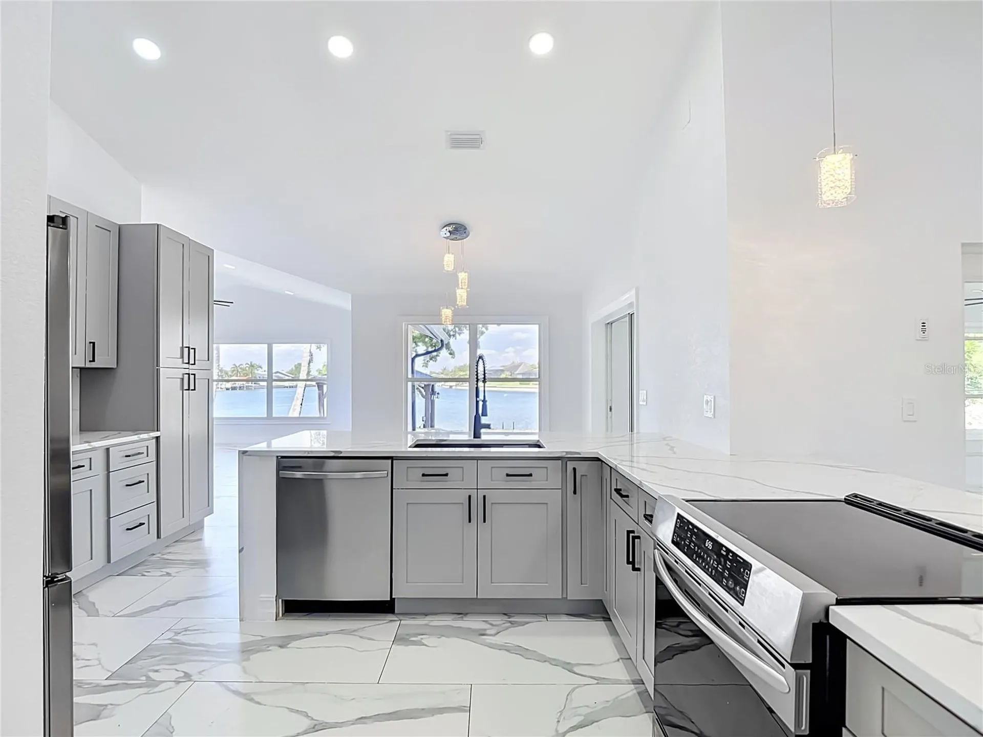 2503 Aviation Parkway Cape Coral FL 33904