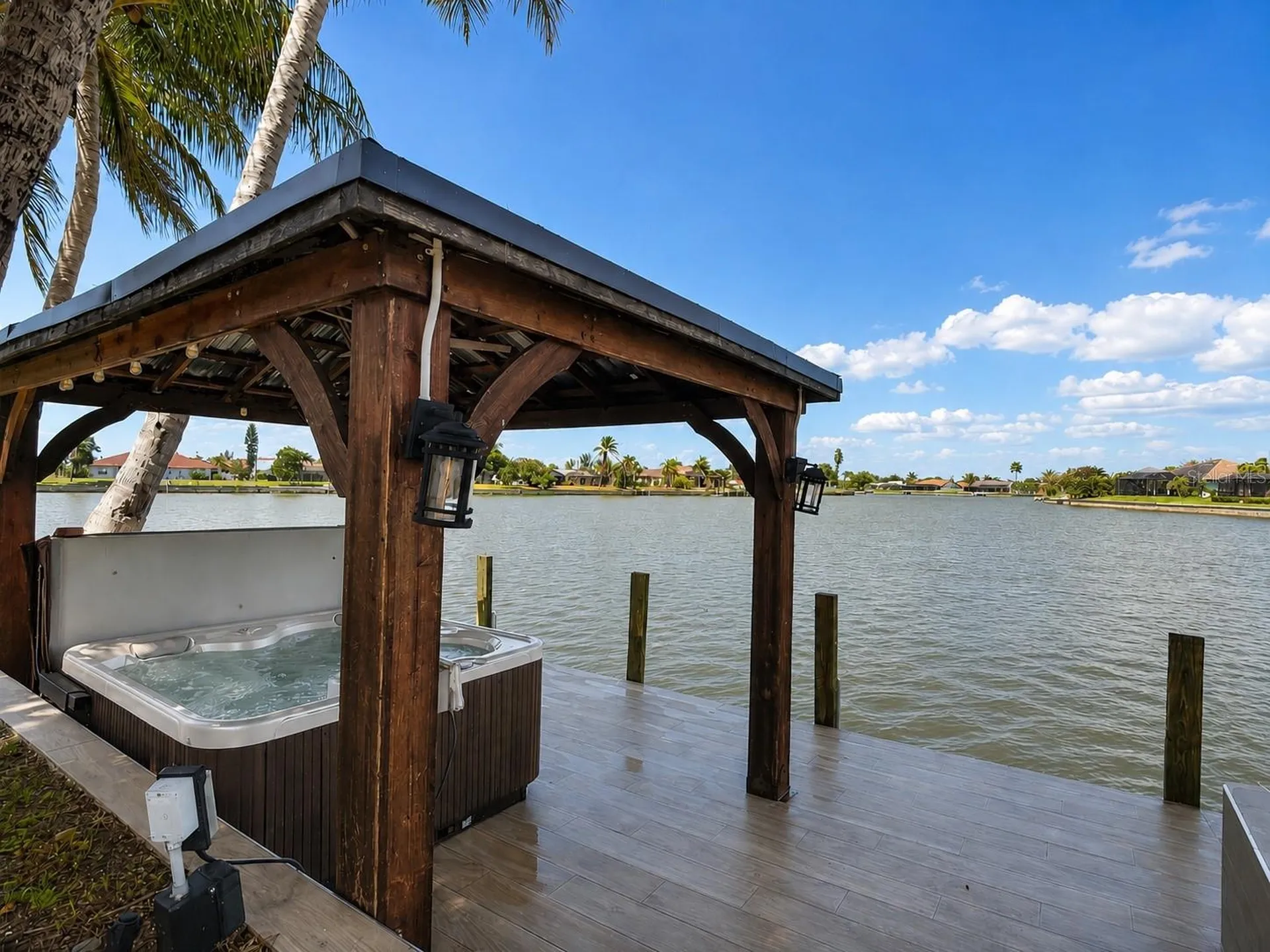 2503 Aviation Parkway Cape Coral FL 33904