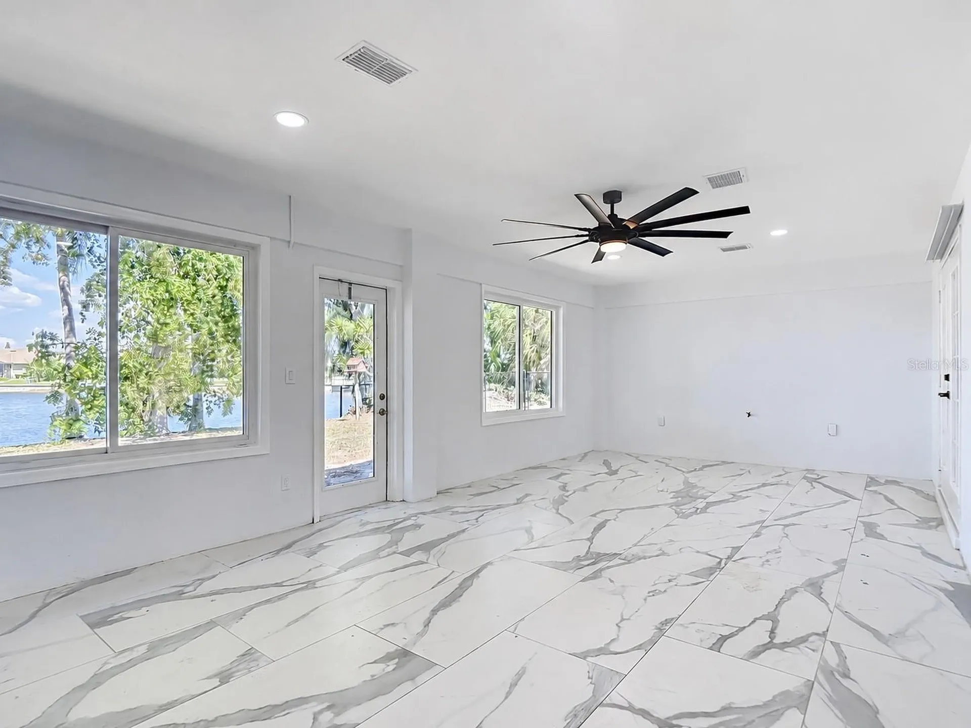 2503 Aviation Parkway Cape Coral FL 33904