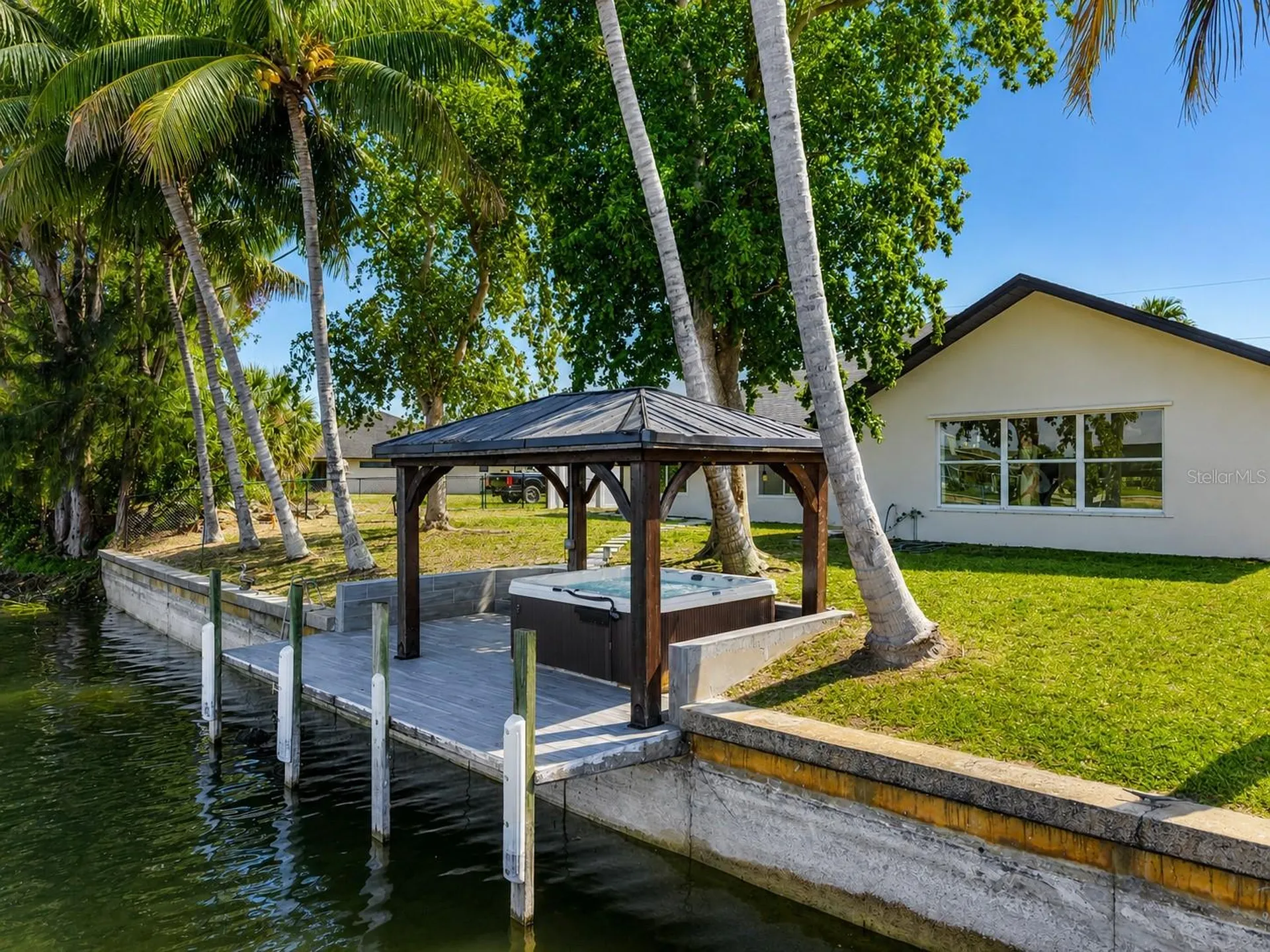 2503 Aviation Parkway Cape Coral FL 33904