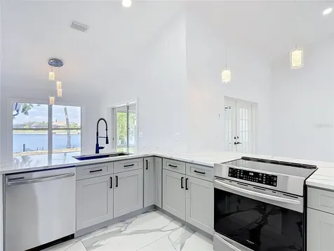 2503 Aviation Parkway Cape Coral FL 33904