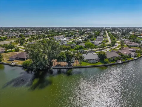2503 Aviation Parkway Cape Coral FL 33904