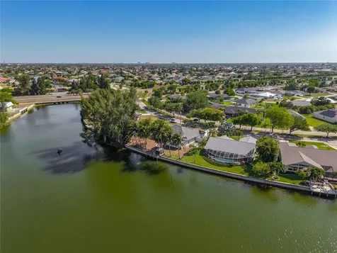 2503 Aviation Parkway Cape Coral FL 33904