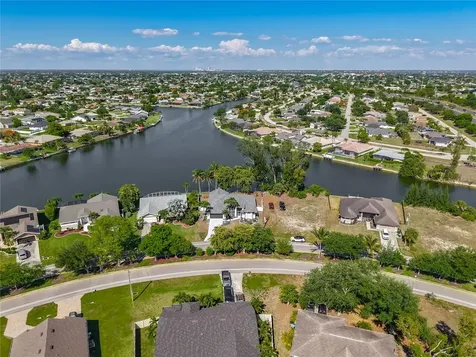 2503 Aviation Parkway Cape Coral FL 33904