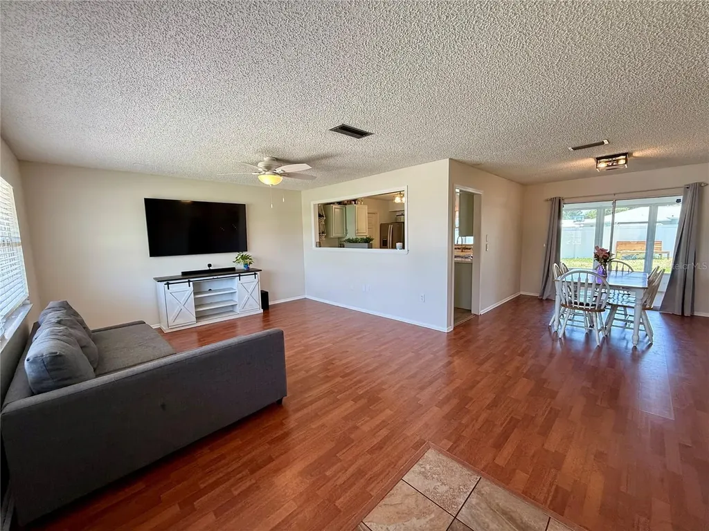 3607 Cambridge Dr W Bradenton FL 34205